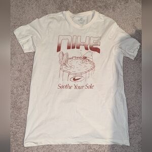 Nike White Short-Sleeve Crew T-Shirt with Maroon Graphic